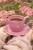 Duży kubek ceramiczny 400 ml różowy handmade trzymany w dłoni