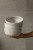 Trzy ceramiczne miski dla psa 700 ml stracciatella z personalizacją trzymane w dłoni
