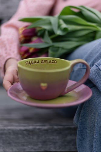 talerzyk ceramiczny 16 cm limonkowo różowy spodek ręcznie robiony do filiżanki i kubka na prezent