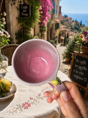 filiżanka szaro-różowa z cytryną od góry.jpg