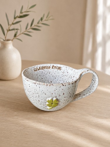 Filiżanka 300 ml stracciatella z koniczynką celebruj życie.jpg