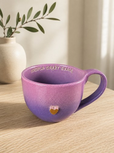 Kubek 400 ml fioletowo-różowy kropla drąży skałę.jpg